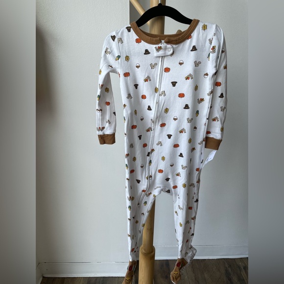 2T Thanksgiving themed zip up PJs - Picture 1 of 6